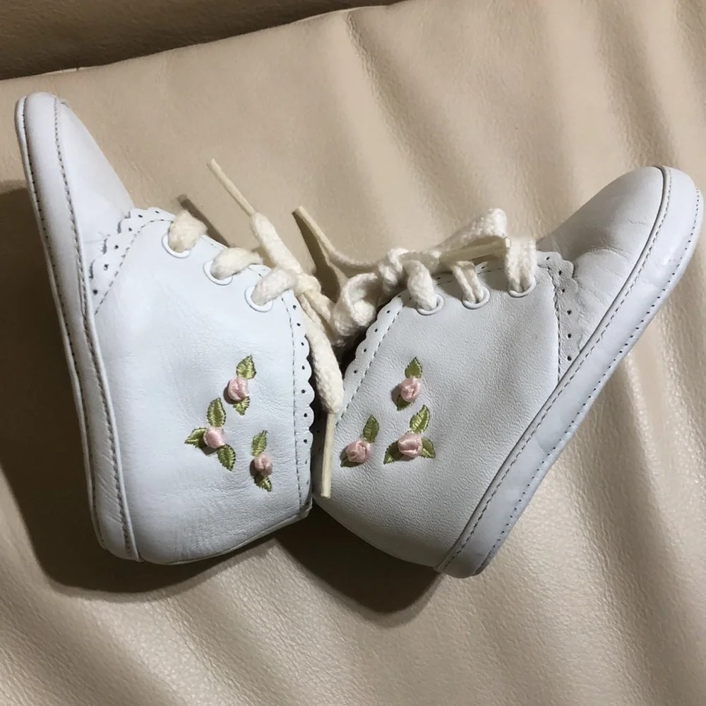 White Leather Baby Shoes with mini tulips